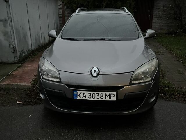 Серый Рено 10, объемом двигателя 1.6 л и пробегом 3 тыс. км за 7500 $, фото 4 на Automoto.ua