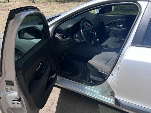 Сірий Рено 10, об'ємом двигуна 1.5 л та пробігом 215 тис. км за 6542 $, фото 7 на Automoto.ua