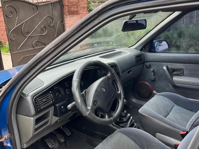 Синий Рено 10, объемом двигателя 1.8 л и пробегом 100 тыс. км за 1150 $, фото 6 на Automoto.ua