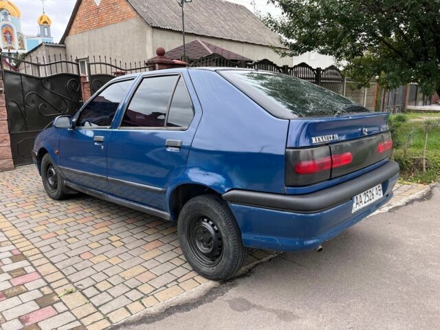 Синий Рено 10, объемом двигателя 1.8 л и пробегом 100 тыс. км за 1150 $, фото 3 на Automoto.ua