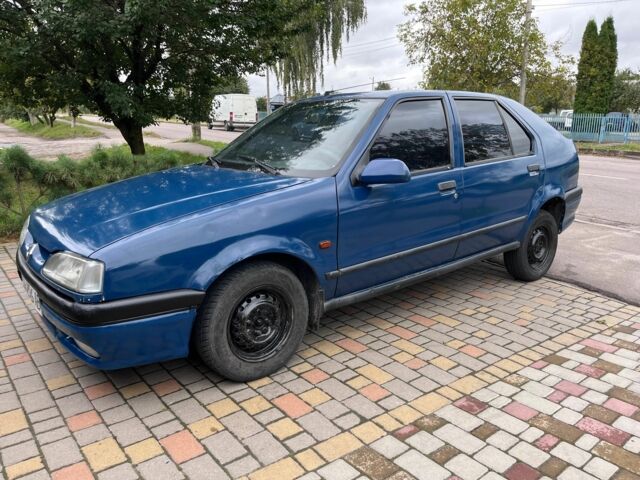 Синий Рено 10, объемом двигателя 1.8 л и пробегом 100 тыс. км за 1150 $, фото 2 на Automoto.ua