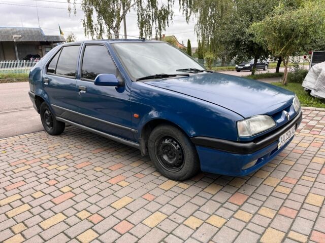 Синий Рено 10, объемом двигателя 1.8 л и пробегом 100 тыс. км за 1150 $, фото 1 на Automoto.ua