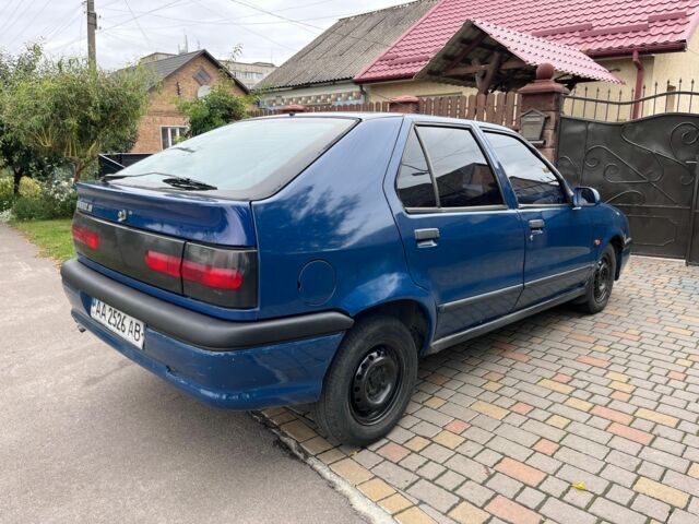 Синий Рено 10, объемом двигателя 1.8 л и пробегом 100 тыс. км за 1150 $, фото 5 на Automoto.ua