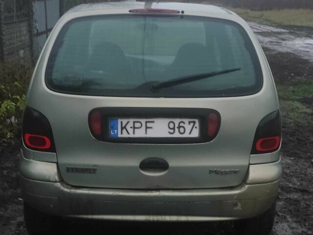 Зеленый Рено 10, объемом двигателя 1.9 л и пробегом 250 тыс. км за 952 $, фото 8 на Automoto.ua