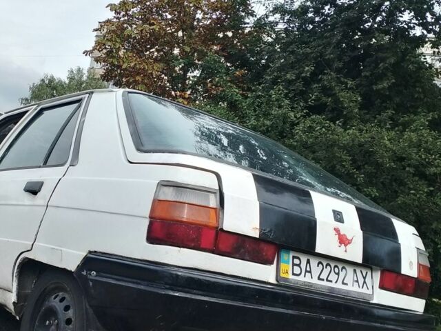 Белый Рено 11, объемом двигателя 0 л и пробегом 388 тыс. км за 402 $, фото 2 на Automoto.ua