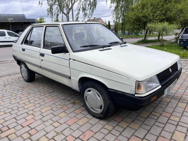 Белый Рено 11, объемом двигателя 1.4 л и пробегом 100 тыс. км за 900 $, фото 1 на Automoto.ua