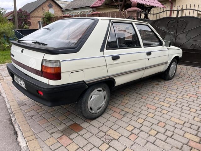 Белый Рено 11, объемом двигателя 1.4 л и пробегом 100 тыс. км за 900 $, фото 4 на Automoto.ua