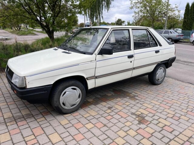Белый Рено 11, объемом двигателя 1.4 л и пробегом 100 тыс. км за 900 $, фото 2 на Automoto.ua