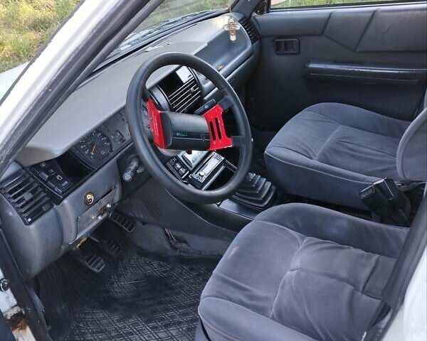 Белый Рено 11, объемом двигателя 1.4 л и пробегом 140 тыс. км за 500 $, фото 2 на Automoto.ua