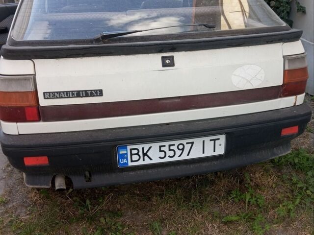 Белый Рено 11, объемом двигателя 1.4 л и пробегом 280 тыс. км за 750 $, фото 1 на Automoto.ua