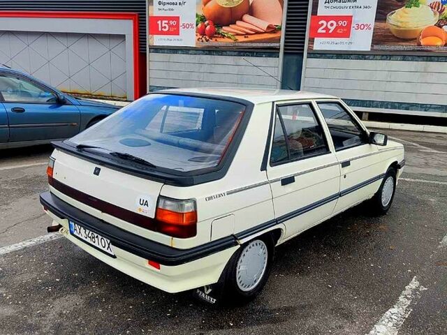 Белый Рено 11, объемом двигателя 1.4 л и пробегом 90 тыс. км за 2000 $, фото 2 на Automoto.ua