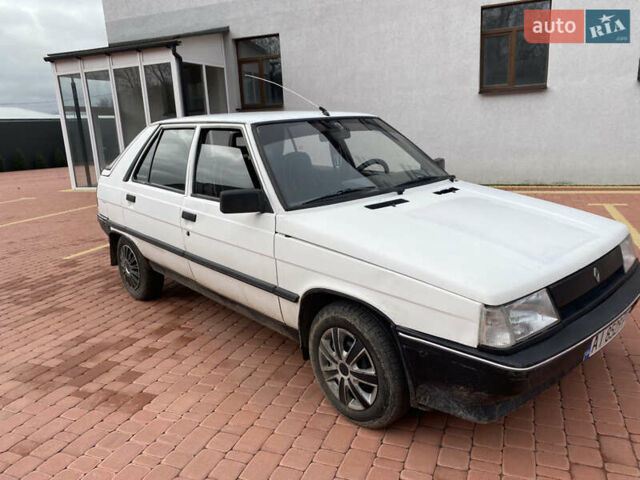 Білий Рено 11, об'ємом двигуна 1.39 л та пробігом 260 тис. км за 1100 $, фото 1 на Automoto.ua
