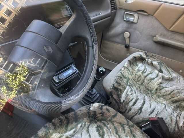 Белый Рено 11, объемом двигателя 1.7 л и пробегом 300 тыс. км за 476 $, фото 3 на Automoto.ua