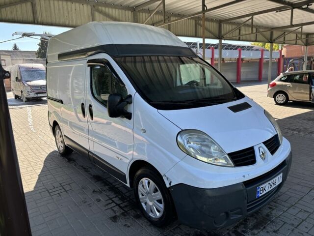 Белый Рено 11, объемом двигателя 2 л и пробегом 315 тыс. км за 7550 $, фото 1 на Automoto.ua