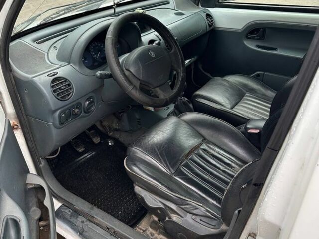 Белый Рено 11, объемом двигателя 1.9 л и пробегом 250 тыс. км за 1800 $, фото 4 на Automoto.ua