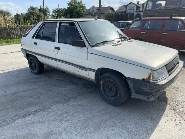 Белый Рено 11, объемом двигателя 1.7 л и пробегом 255 тыс. км за 250 $, фото 2 на Automoto.ua