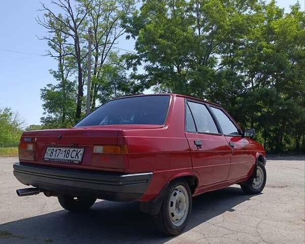 Красный Рено 11, объемом двигателя 1.1 л и пробегом 326 тыс. км за 810 $, фото 10 на Automoto.ua