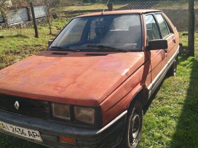 Красный Рено 11, объемом двигателя 1.7 л и пробегом 280 тыс. км за 350 $, фото 1 на Automoto.ua