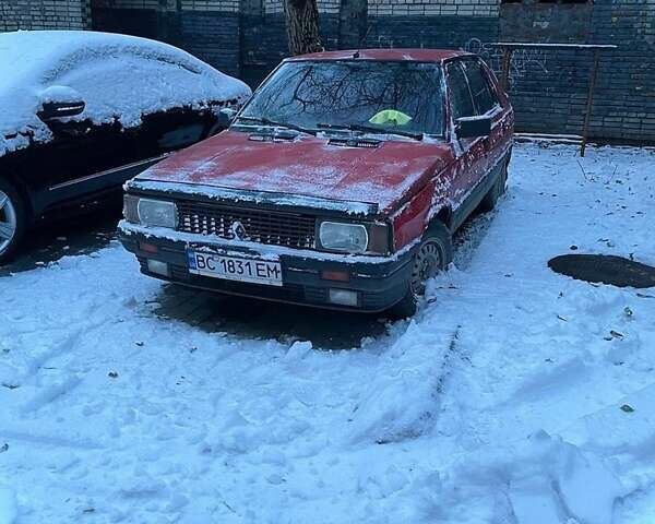Красный Рено 11, объемом двигателя 1.8 л и пробегом 135 тыс. км за 600 $, фото 3 на Automoto.ua