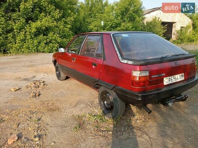 Красный Рено 11, объемом двигателя 1.6 л и пробегом 258 тыс. км за 799 $, фото 8 на Automoto.ua