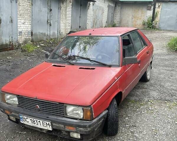Красный Рено 11, объемом двигателя 1.8 л и пробегом 135 тыс. км за 600 $, фото 6 на Automoto.ua