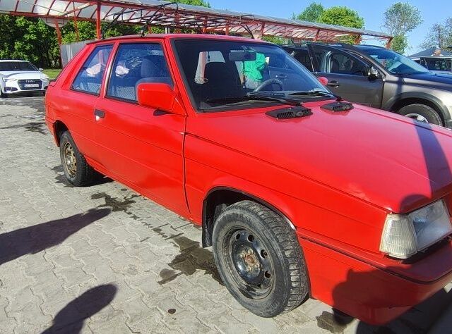 Красный Рено 11, объемом двигателя 1.4 л и пробегом 322 тыс. км за 500 $, фото 5 на Automoto.ua