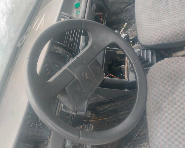 Красный Рено 11, объемом двигателя 1.4 л и пробегом 231 тыс. км за 300 $, фото 2 на Automoto.ua