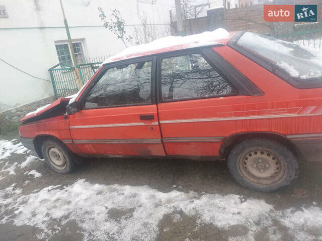 Красный Рено 11, объемом двигателя 1.4 л и пробегом 231 тыс. км за 300 $, фото 1 на Automoto.ua
