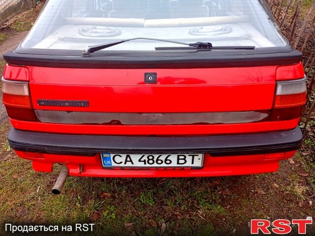 Красный Рено 11, объемом двигателя 1.7 л и пробегом 300 тыс. км за 1250 $, фото 1 на Automoto.ua