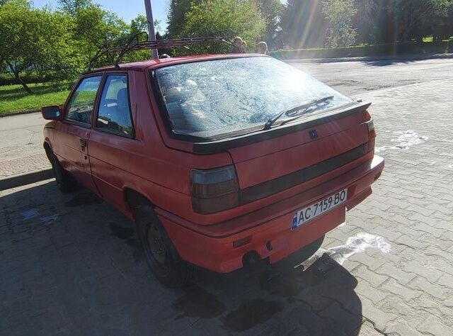 Красный Рено 11, объемом двигателя 1.4 л и пробегом 322 тыс. км за 500 $, фото 2 на Automoto.ua