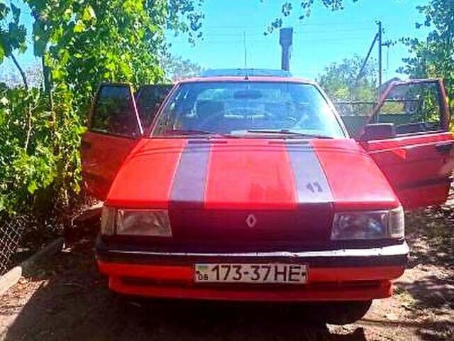 Красный Рено 11, объемом двигателя 1.6 л и пробегом 264 тыс. км за 1000 $, фото 1 на Automoto.ua