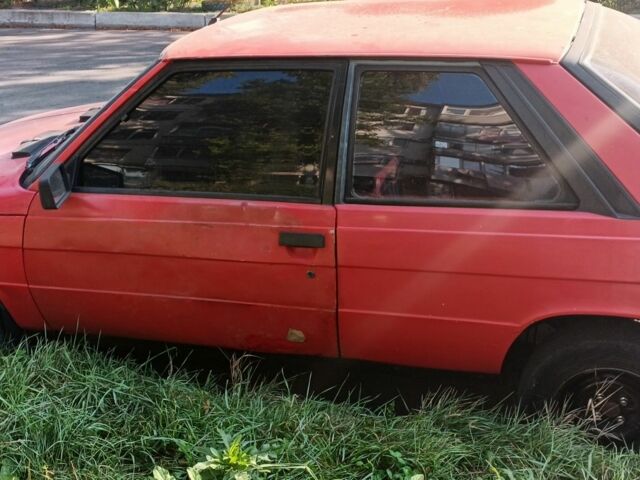 Красный Рено 11, объемом двигателя 1 л и пробегом 131 тыс. км за 192 $, фото 3 на Automoto.ua