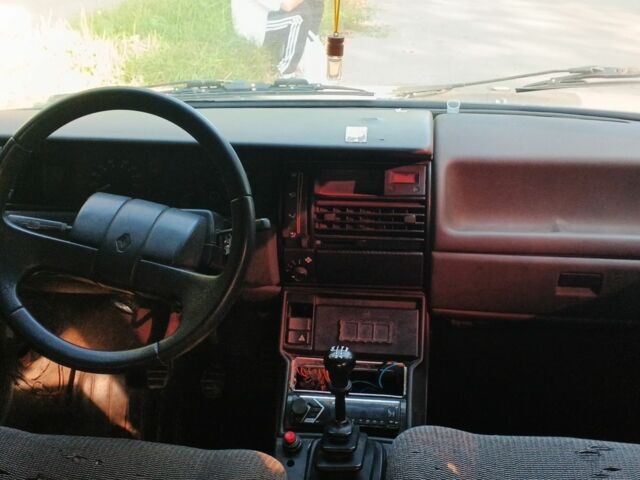 Красный Рено 11, объемом двигателя 1 л и пробегом 131 тыс. км за 192 $, фото 6 на Automoto.ua