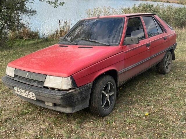 Красный Рено 11, объемом двигателя 1.4 л и пробегом 250 тыс. км за 962 $, фото 1 на Automoto.ua