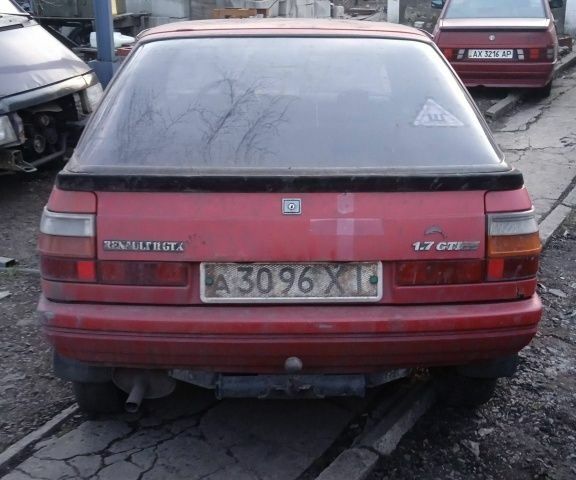 Красный Рено 11, объемом двигателя 0 л и пробегом 50 тыс. км за 358 $, фото 5 на Automoto.ua