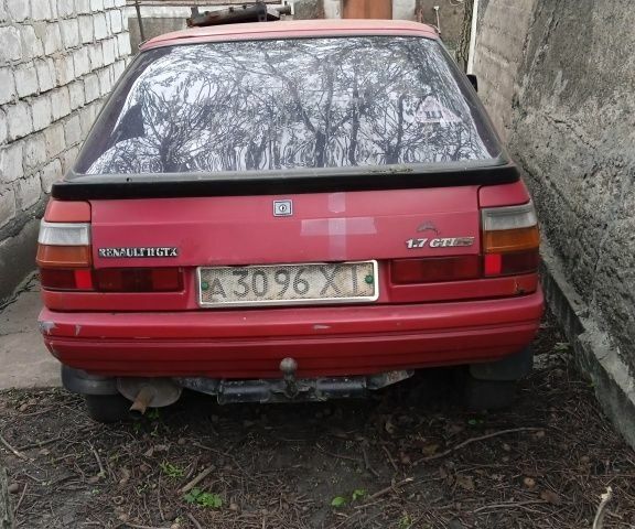 Красный Рено 11, объемом двигателя 0 л и пробегом 50 тыс. км за 358 $, фото 1 на Automoto.ua