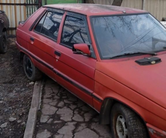 Красный Рено 11, объемом двигателя 0 л и пробегом 50 тыс. км за 358 $, фото 4 на Automoto.ua