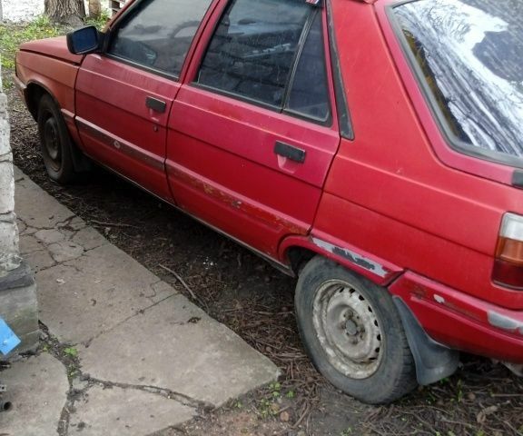 Красный Рено 11, объемом двигателя 0 л и пробегом 50 тыс. км за 358 $, фото 2 на Automoto.ua