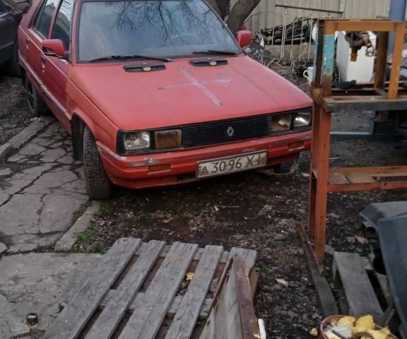Красный Рено 11, объемом двигателя 0 л и пробегом 50 тыс. км за 358 $, фото 3 на Automoto.ua
