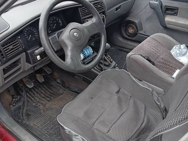 Красный Рено 11, объемом двигателя 1.6 л и пробегом 3 тыс. км за 1500 $, фото 5 на Automoto.ua