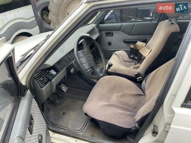 Рено 11 1987 в Ивано-Франковске на Automoto.ua Рено 11, объемом двигателя 1.7 л и пробегом 255 тыс. км за 250 $, фото 5 на Automoto.ua