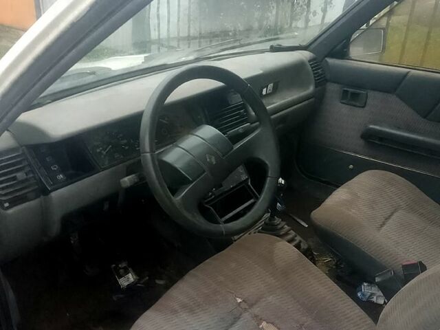 Рено 11, объемом двигателя 1.4 л и пробегом 253 тыс. км за 350 $, фото 4 на Automoto.ua