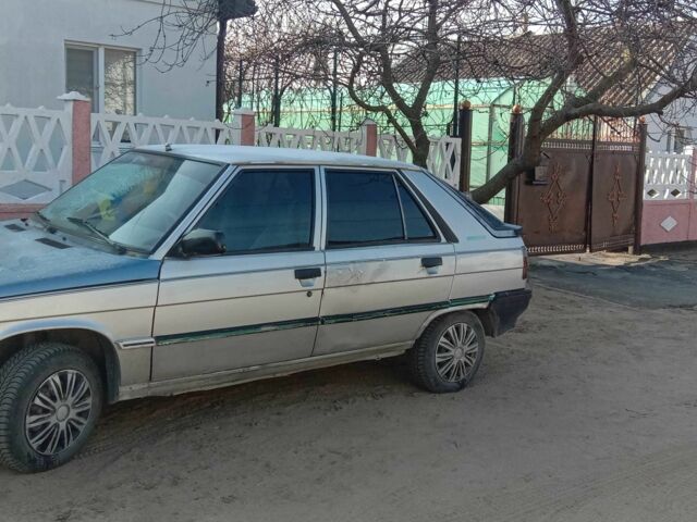 Серый Рено 11, объемом двигателя 1.6 л и пробегом 273 тыс. км за 800 $, фото 1 на Automoto.ua