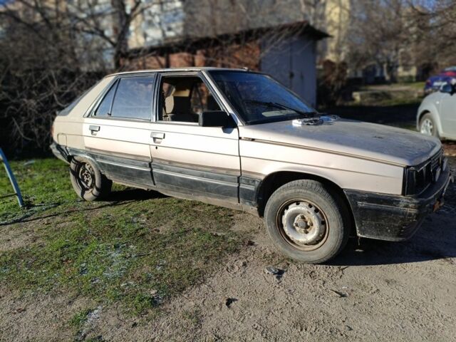 Сірий Рено 11, об'ємом двигуна 2 л та пробігом 245 тис. км за 310 $, фото 2 на Automoto.ua
