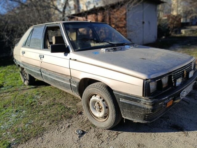 Сірий Рено 11, об'ємом двигуна 2 л та пробігом 245 тис. км за 310 $, фото 4 на Automoto.ua