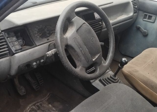 Рено 11 1985 в Синельниковом на Automoto.ua Синий Рено 11, объемом двигателя 1.6 л и пробегом 390 тыс. км за 167 $, фото 4 на Automoto.ua