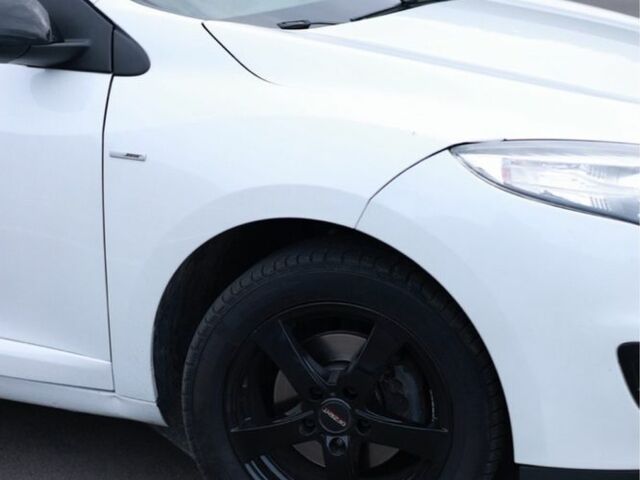 Белый Рено 12, объемом двигателя 1.5 л и пробегом 315 тыс. км за 8700 $, фото 8 на Automoto.ua