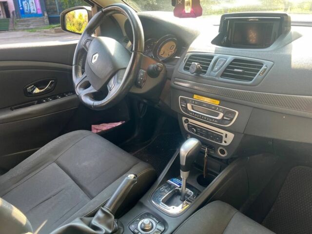 Белый Рено 12, объемом двигателя 1.5 л и пробегом 256 тыс. км за 7000 $, фото 5 на Automoto.ua