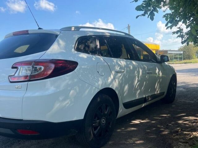Белый Рено 12, объемом двигателя 1.5 л и пробегом 256 тыс. км за 7000 $, фото 4 на Automoto.ua