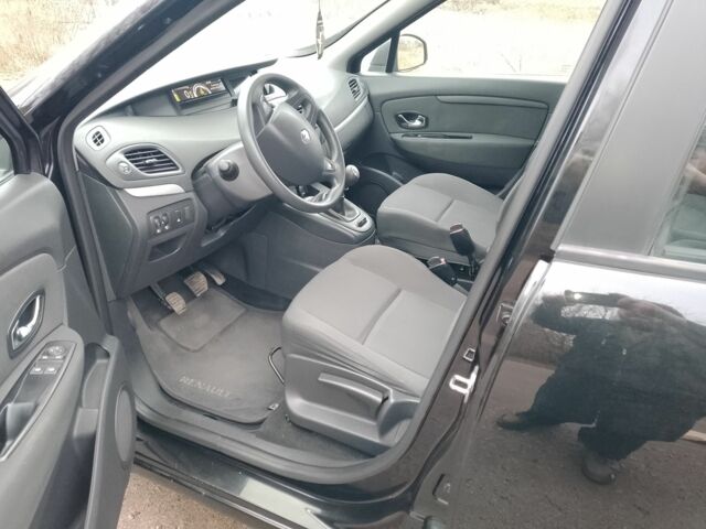 Черный Рено 12, объемом двигателя 0 л и пробегом 210 тыс. км за 7850 $, фото 6 на Automoto.ua